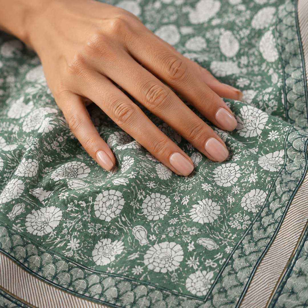 Zinnia Table Cover (60x60 Inch)