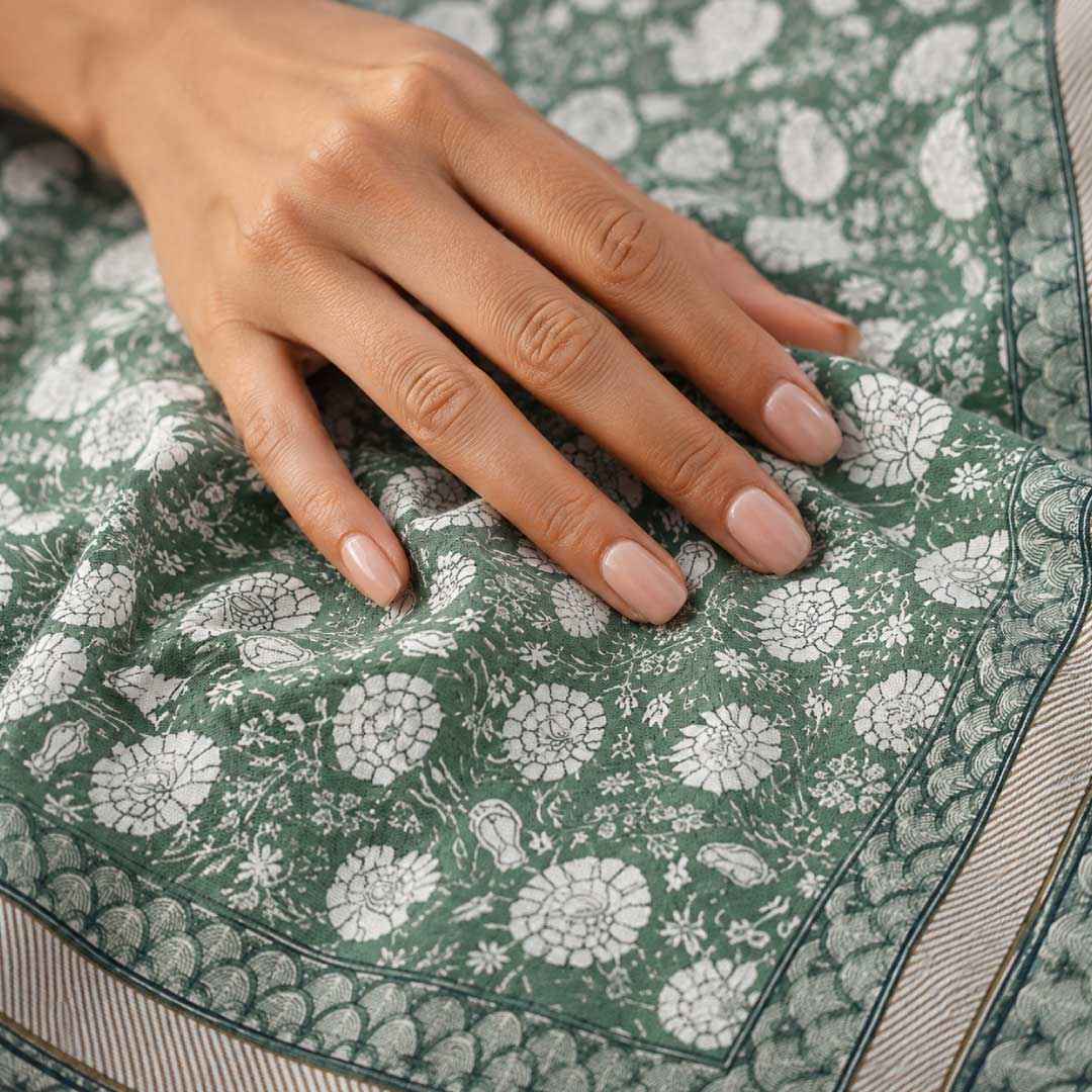 Zinnia Table Cover (60x60 Inch)